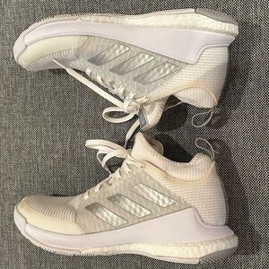 Adidas Crazyflight medium-top volleyball shoes 
Size - 8 women’s